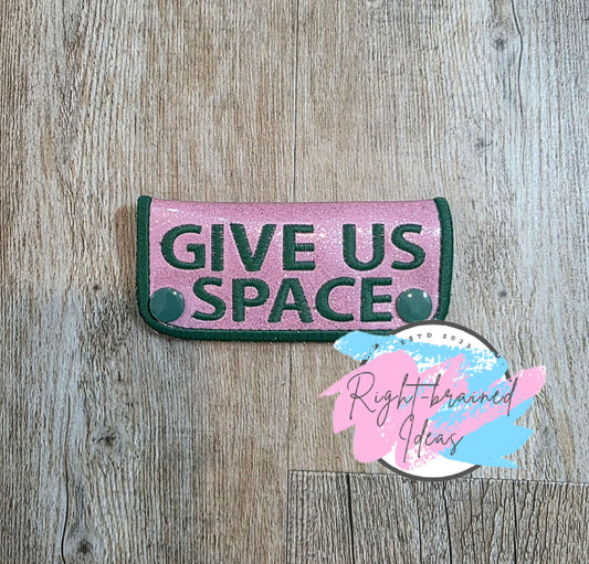 Give Us Space Flat Matt Green On Sparkle Light Pink Vinyl Mini Leash Wrap